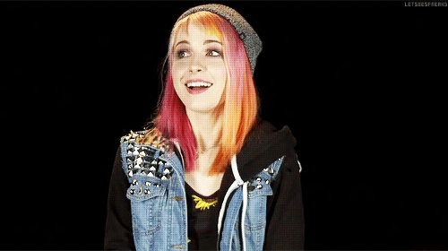 hayley williams (paramore)4heir apparent这首是holmes先发了demo