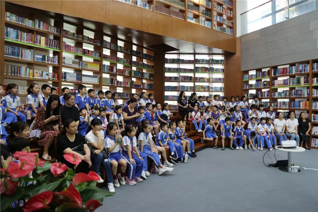 欢迎福田区外国语学校南校区的小读者们他们的图书馆第一课有多精彩