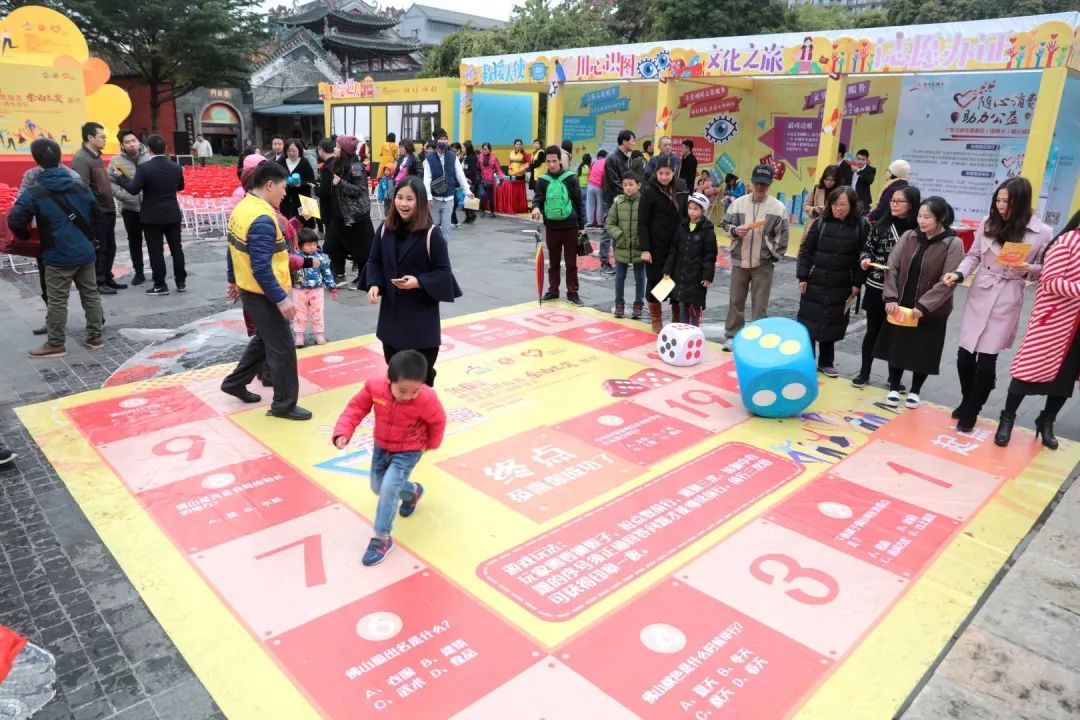 炫酷"留影区"科技服务平台将以"太空"为科技元素设计留影区,一家大小