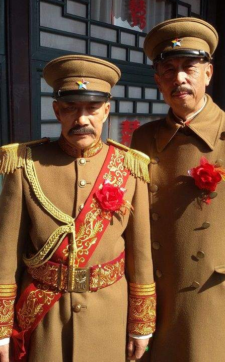 历城县的一户农民家里生了一个儿子,父亲很高兴,给他取名叫做"吴秀峰"