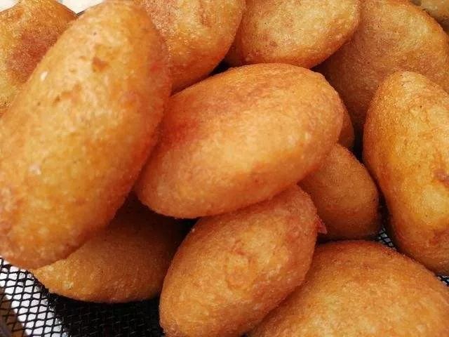 真没想到中国人的"中庸"哲学思维在炸菜角,包糖糕