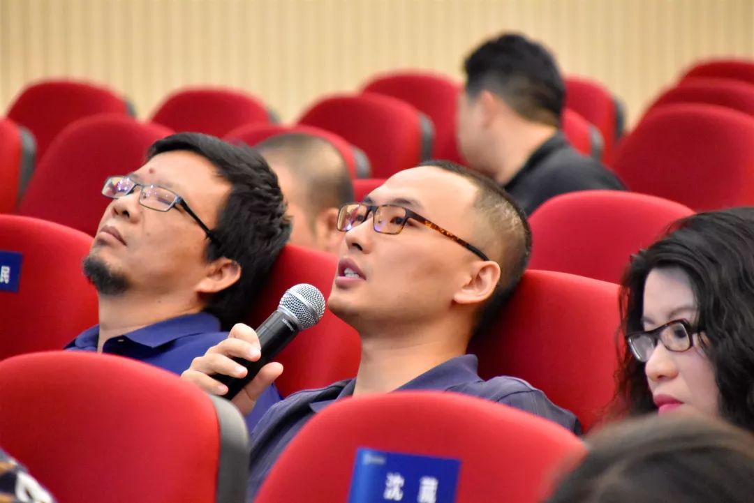 华南理工大学建筑光学实验室主任边宇"方案汇报的逻辑性较强,表现手法