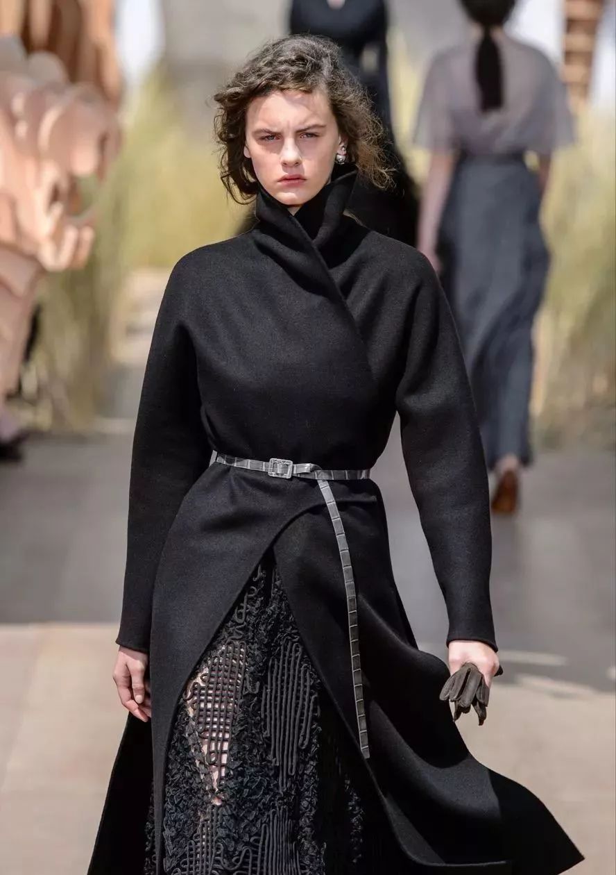 不正经设计服装异形门襟设计100例