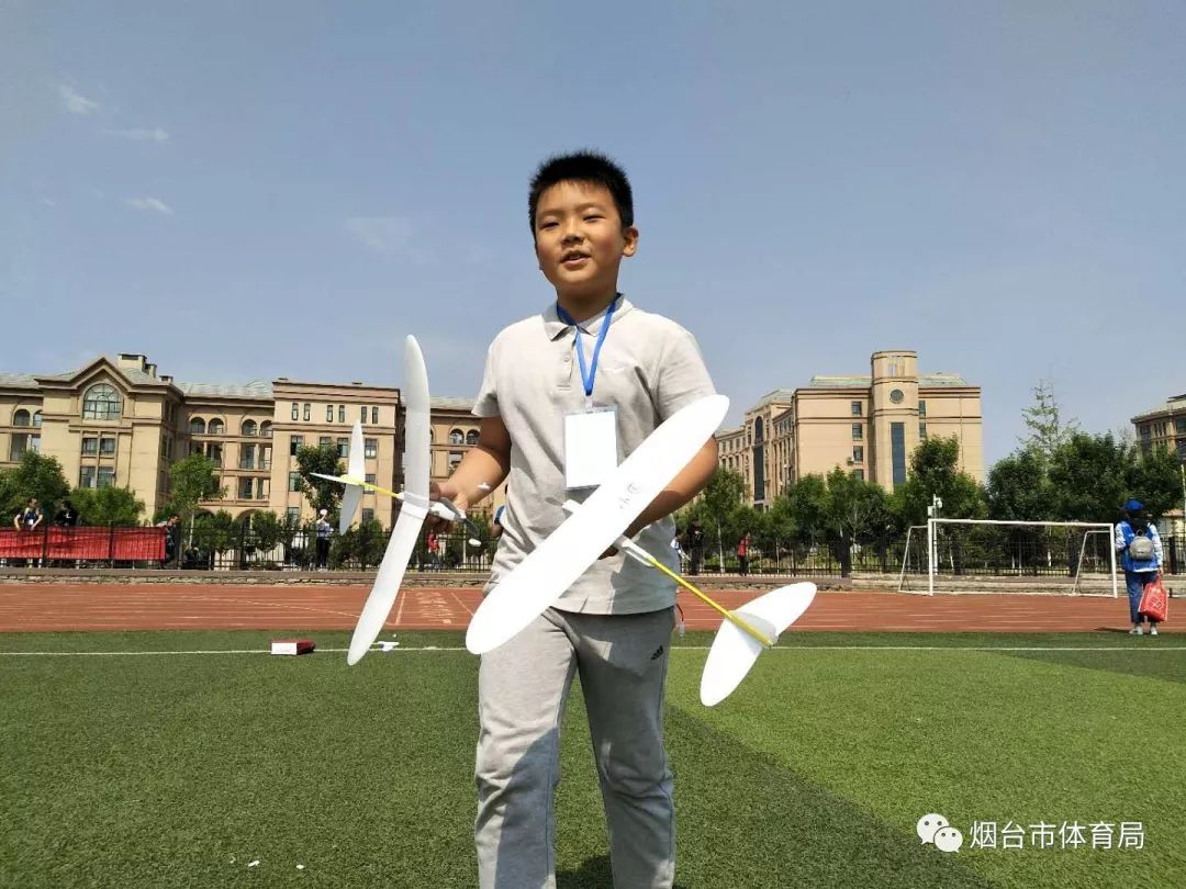 同学少年翼起飞翔烟台市第三届中小学航模竞赛成功举行