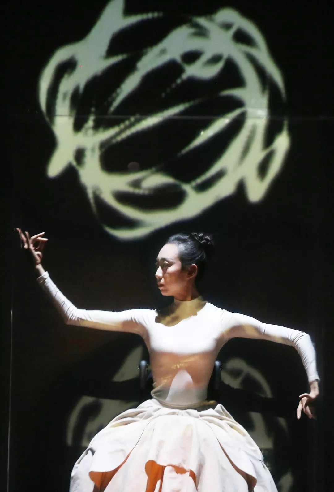 刘岩最新作品《母陀罗》首演_舞蹈