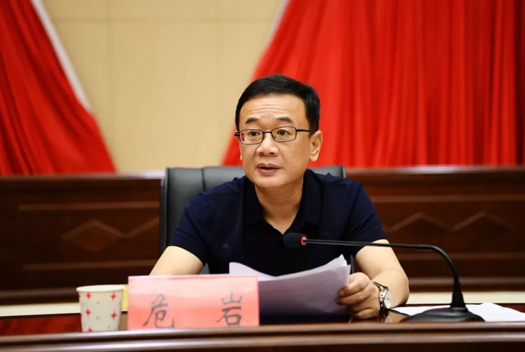 周金明表示,这次签约仪式,既是铅山积极策应省委,省政府"大干项目年"