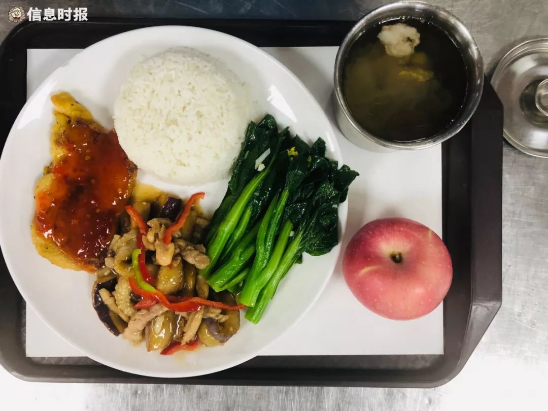 每晚均价约200元起步,钟点房为30元/1小时起;学校周边的丽芙酒店(鹤洞