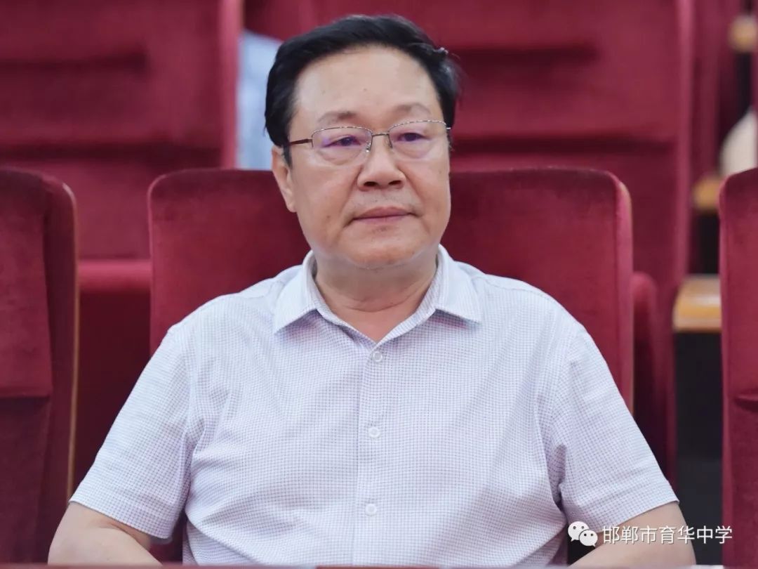 班主任汇聚汇贤馆,先锋年级组推选了毛丽果,牛晓东两位优秀的班主任