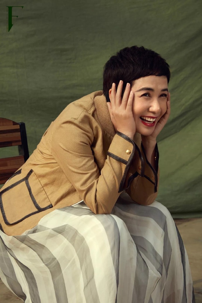 曾在霸王别姬展现炸裂演技49岁她如今