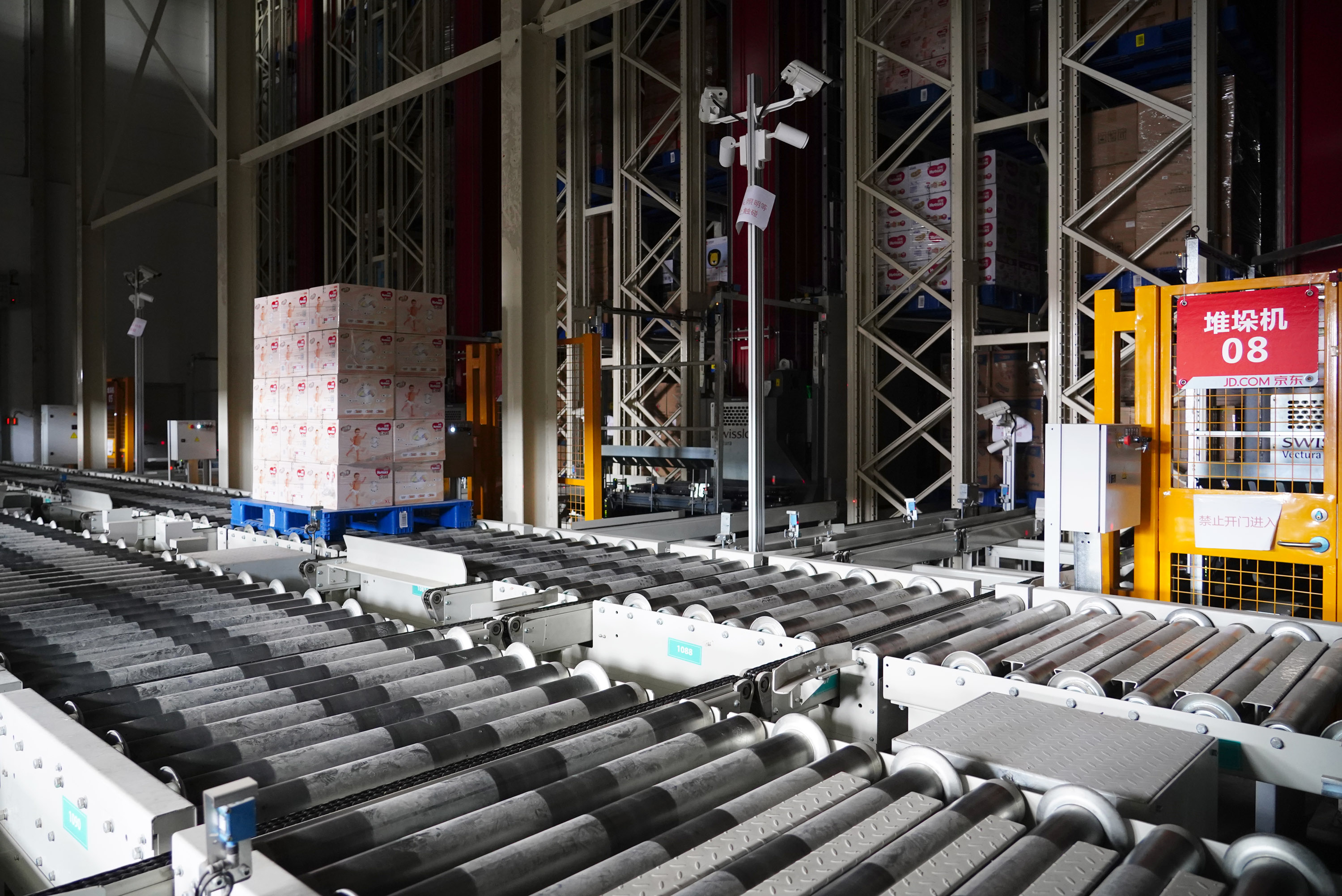 西安快递智能物流投入运营