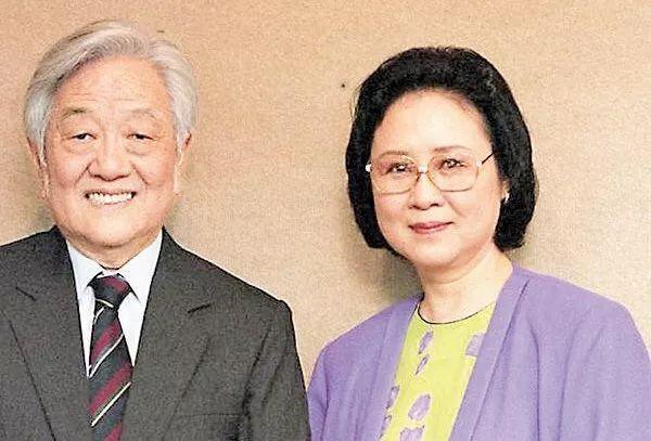 要求丈夫安乐死怒怼原配上位小三的琼瑶到底有多假