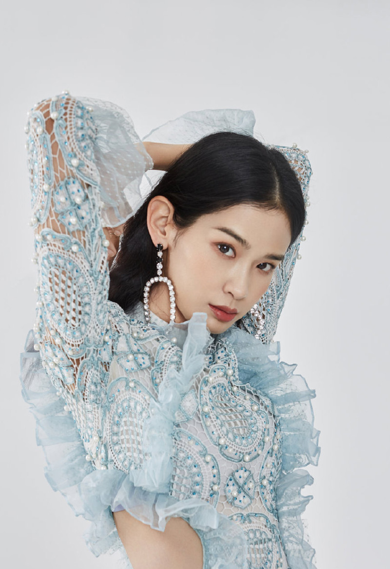 飒爽又性感:演员屈菁菁