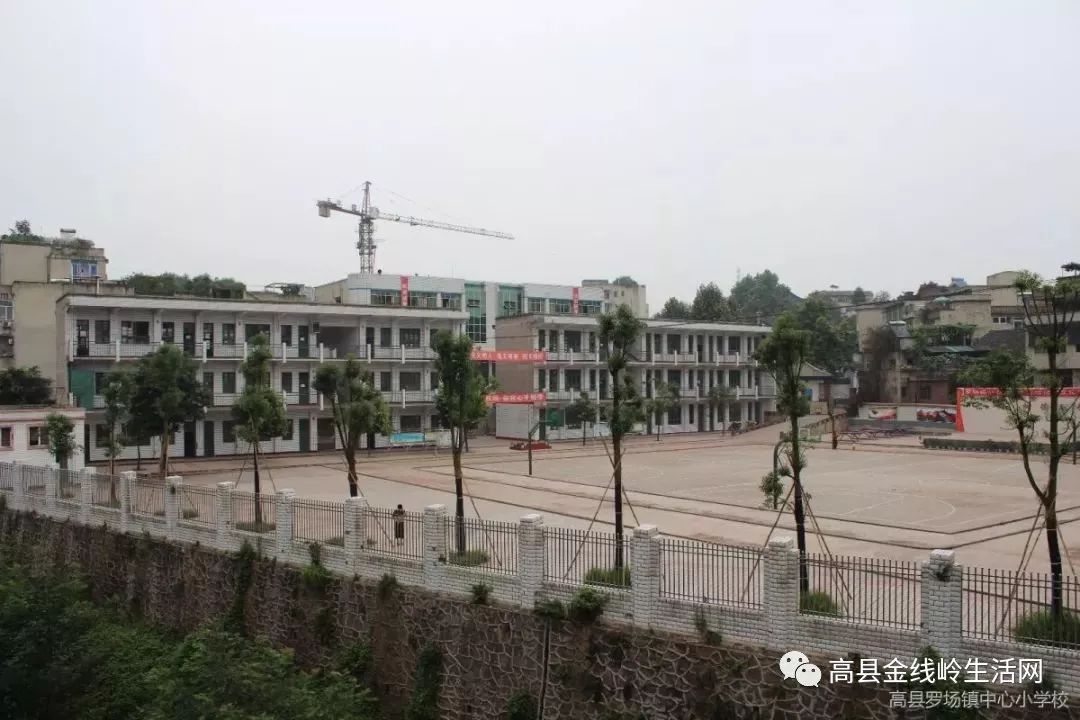 高县翰笙小学校赋乌蒙苍苍,育鲲鹏之丰壮;宋水澹澹 ,滋蓓蕾之妍芳.