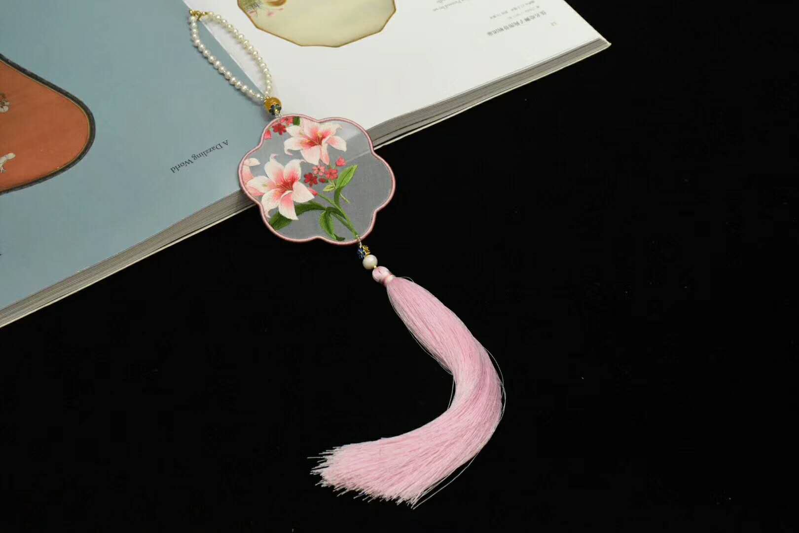 真丝饶边车挂_绣制