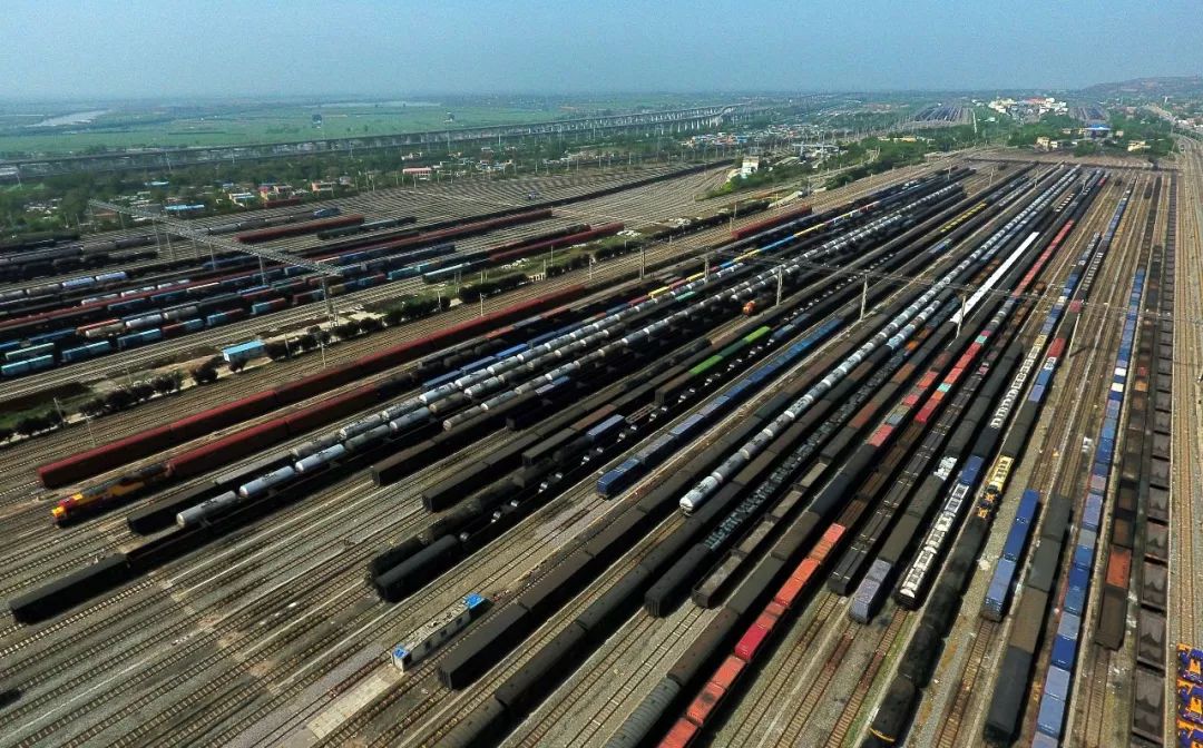 从一个区间小站成为中国铁路最大的枢纽,亚洲最大的路网编组站,这正是