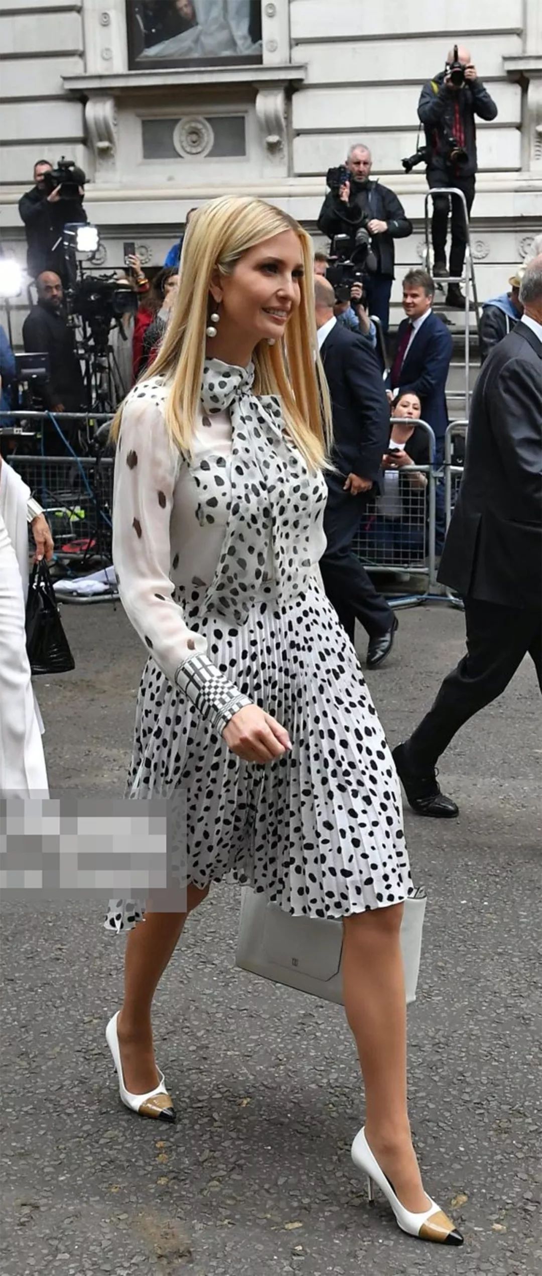 原创伊万卡再次晒出妹妹照片,蒂芙尼竟突然瘦了下来,大脸盘子不见了