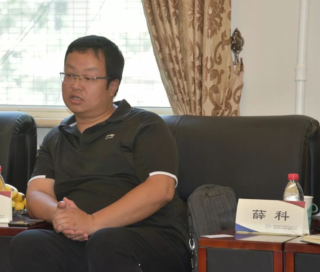 徐所长首先对袁国亮局长,牛书军主任,张建国总经理一行的到来表示热烈