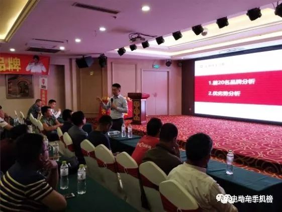 在发布会上,执行董事兼营销总经理罗天华出席致辞,详细对竞争对手品牌