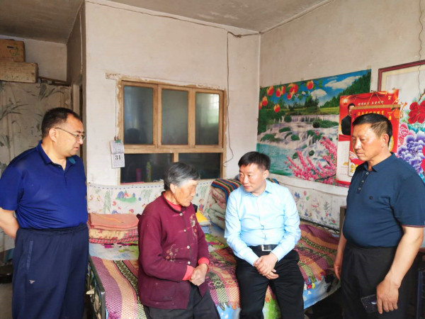 桑利刚主任调研脱贫攻坚工作