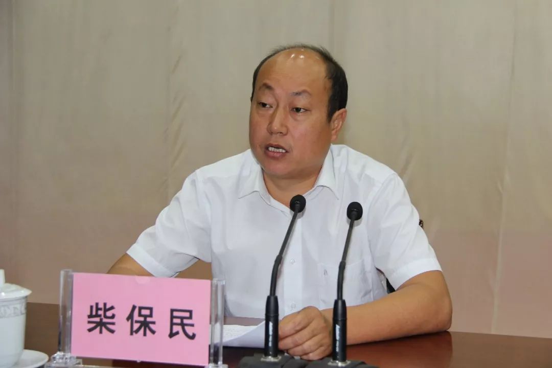 会上,杨赟与各考点主考签订了《2019年普通高校招生考试考务管理和