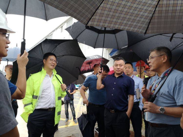 光明区委常委副区长刘德峰同志率队开展节前安全生产检查