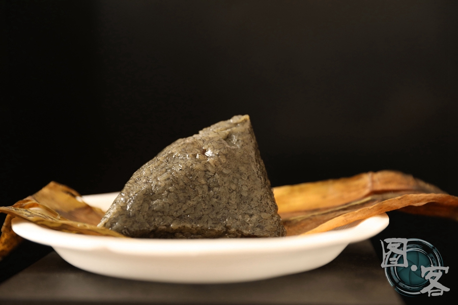 与"粽"不同的草灰粽子