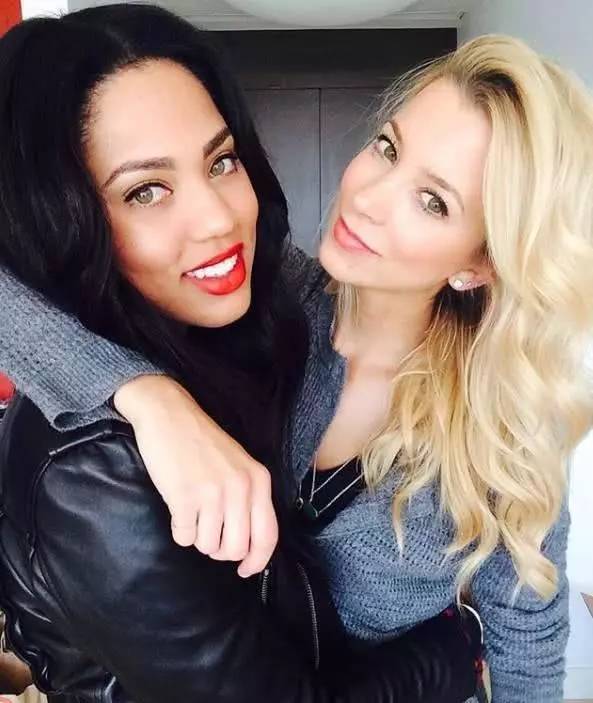 这位可人还有另外一层身份是库里老婆的闺蜜萨宾娜