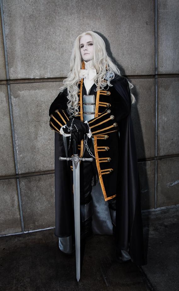 来自美国的coser扮演恶魔城角色阿鲁卡多很有几分还原度