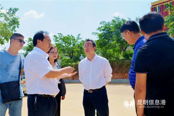 紅河州副州長何民到建水實驗中學視察