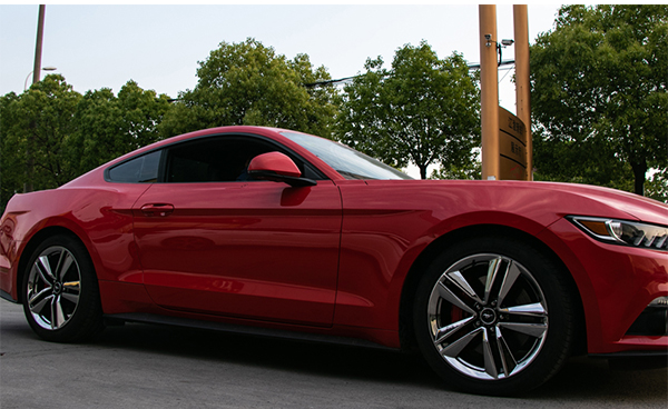 红色福特野马轮毂改电镀黑及卡钳改烤漆红色_搜狐汽车_搜狐网