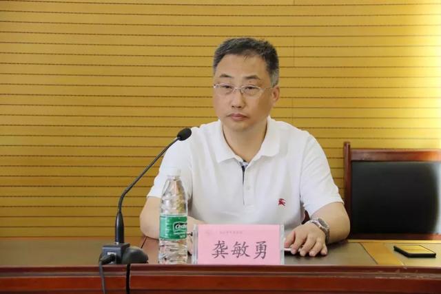 市卫健委党委书记,主任周泽甫出席会议并讲话.