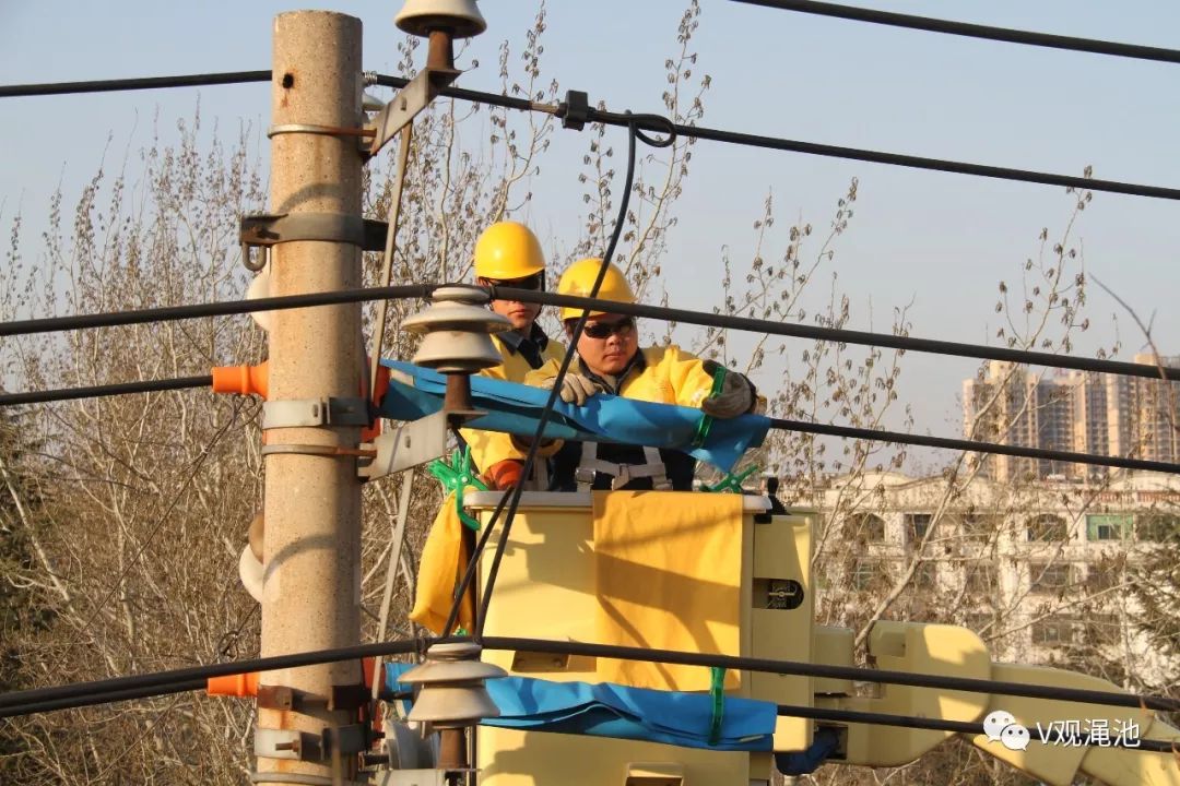 直击10千伏高压带电作业