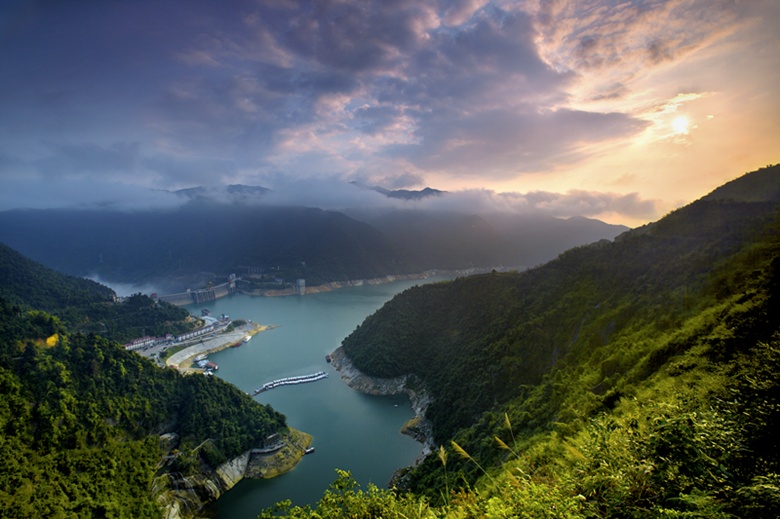 厉害了东江湖东江大坝是亚洲第一大坝