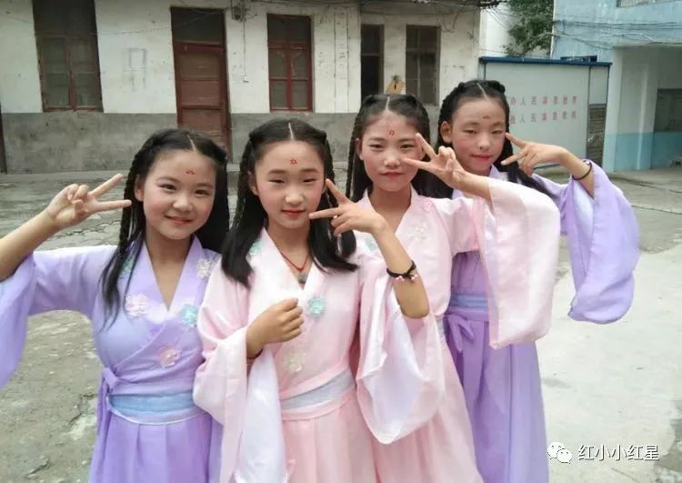 一一现代舞《九张机》一一古风舞蹈《小燕子》一一现代舞《欧若拉