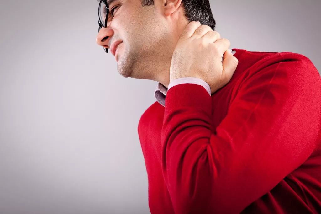 如果颈椎不适已经到了严重难忍的地步,一定要记得及早就医,不管是什么