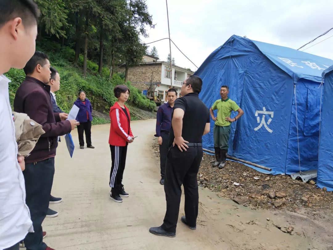 县政协副主席邓娟督导赤水镇三分村地灾防控及脱贫攻坚工作
