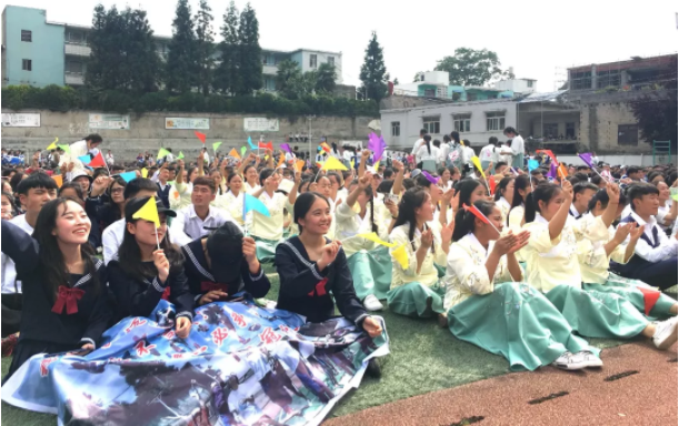 大方县坡脚中学举行扣好人生第一粒扣子暨2019届毕业文艺汇演