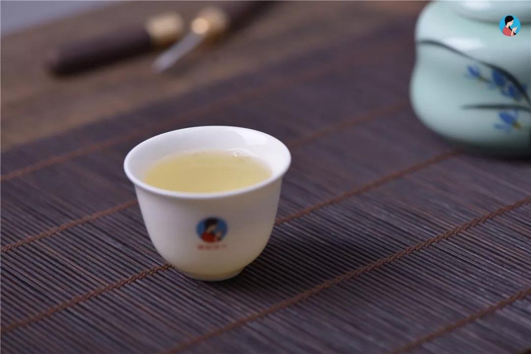 原创易武江湖里的细腻温婉都藏在这盏茶汤里