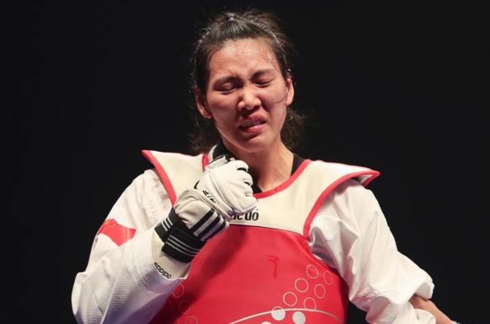 郑姝音遭遇不公平对待裁判黑哨吹走冠军郑姝音当场泣不成声