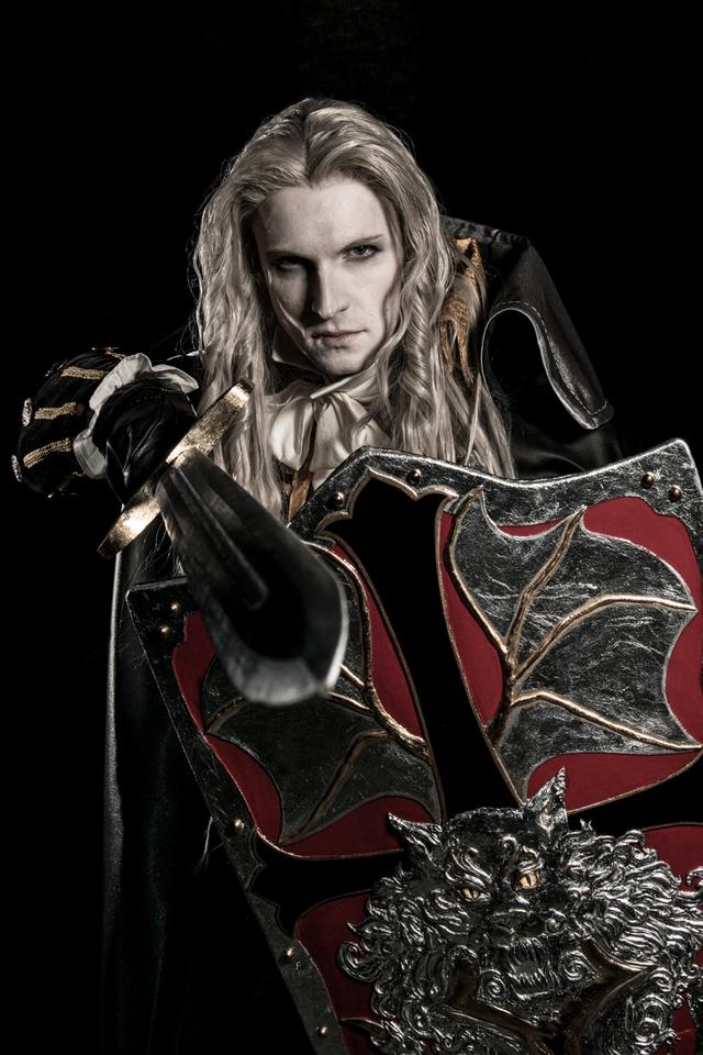 来自美国的coser扮演恶魔城角色阿鲁卡多很有几分还原度