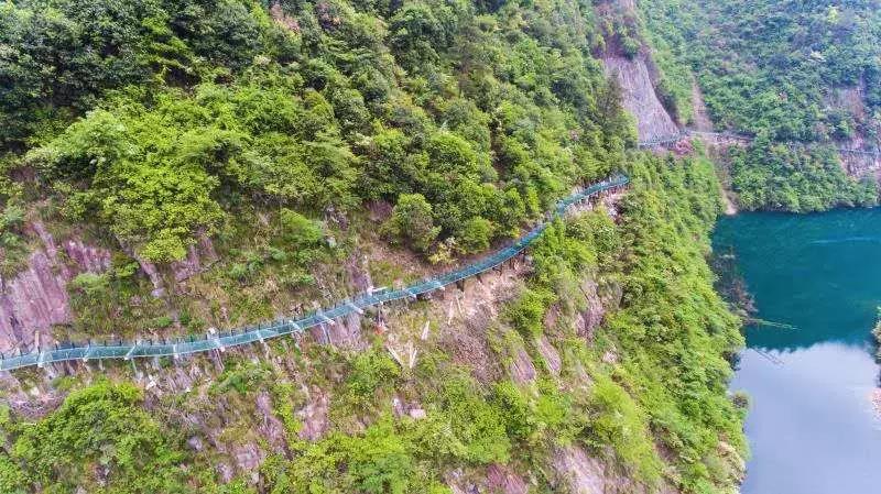 临安三渡悬崖漂流浙西大龙湾峡谷避暑纳凉临安三渡悬崖漂流湿身漂流一