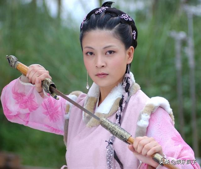 2001年,祁艳合作赵文卓梅婷主演了古装武侠剧《霍元甲》,她在剧中饰演