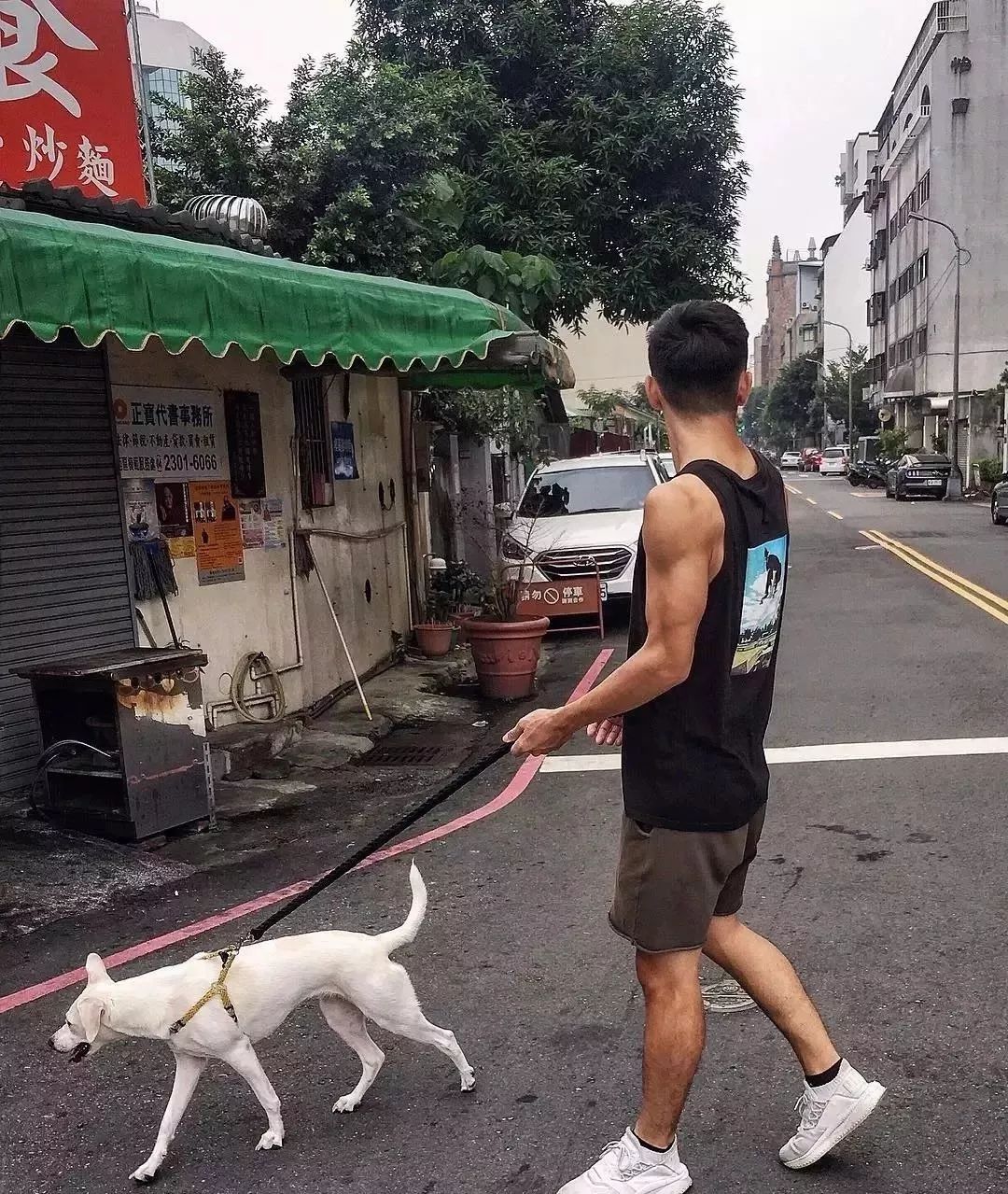 健身帅哥被小s现场检验这么结实好羡慕