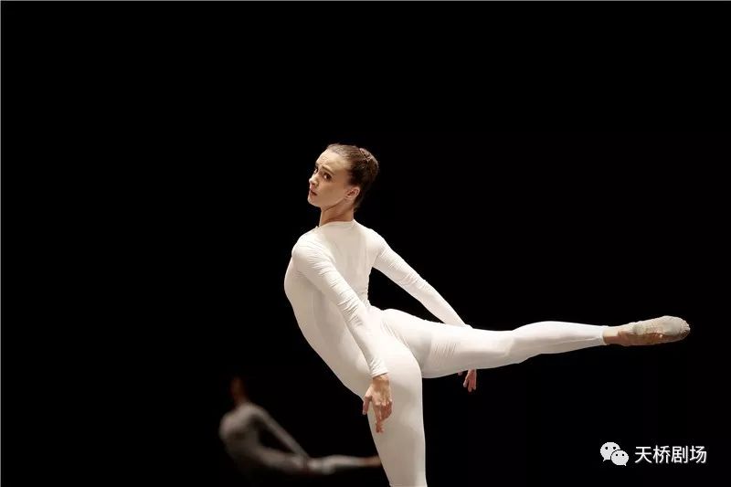 好戏先知艺术常青友谊长存葡萄牙国家芭蕾舞团十五名舞者与不断变化的