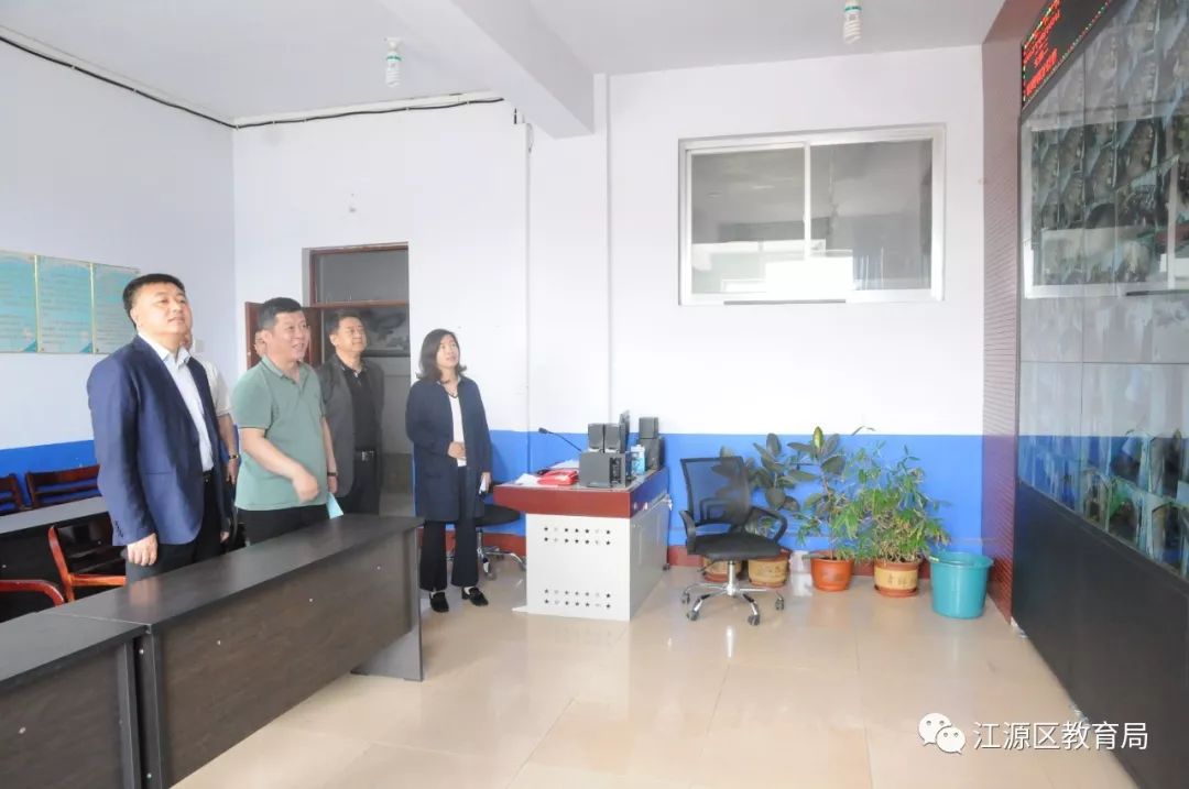 区长初洪波检查高考考前准备工作