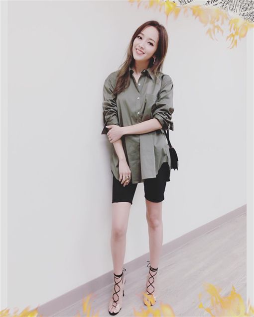 生完2胎侯佩岑穿紧身短裤露馅惊人身材网吓好扯