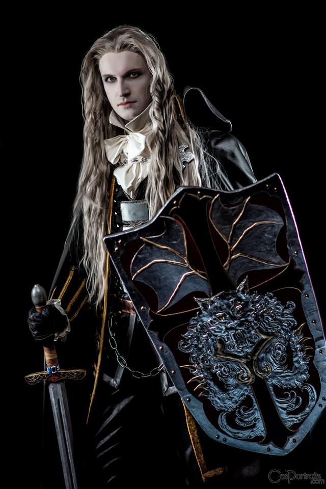 来自美国的coser扮演恶魔城角色阿鲁卡多很有几分还原度