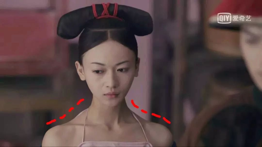 ▽还是天生就骨架极小的吴谨言,都有这个问题.