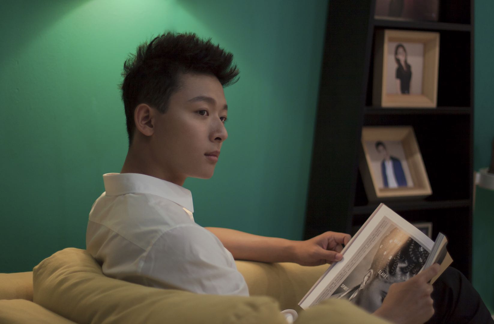 张晚意精致时尚新片曝光  青春洋溢酷劲十足