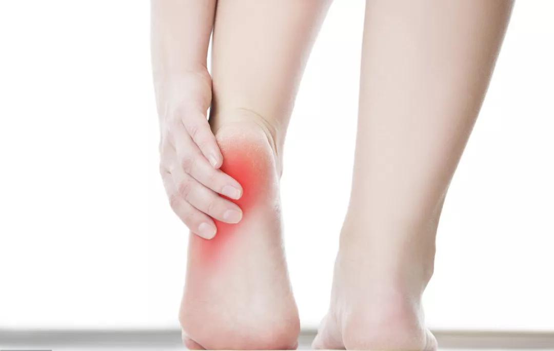原创辟谣|脚后跟儿疼是不是就是跟痛症?医生:不一定,也可能是骨刺